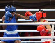 María José Palacios (azul) durante su combate.