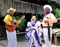 La agrupación 'Los Compadres' rescatan la cultura montuvia en el Ecuador.