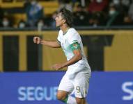 Marcelo Martins Moreno, delantero de Bolivia, festeja un gol con la selección.