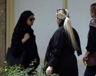 Irán: cierran negocios porque mujeres atendían sin velo islámico