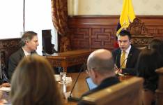 Daniel Noboa en una reunión con representantes de entidades financieras internacionales.