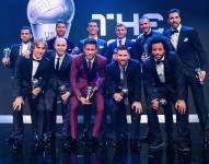 Las estrellas del 'Once Ideal' del año 2017, posando con sus premios.