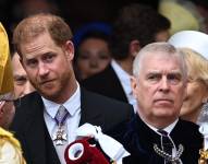 El duque de Sussex caminó solo por la Abadía de Westminster y, mientras William y Kate fueron protagonistas absolutos de la ceremonia, a él no se le permitió asistir al tradicional saludo desde el Palacio