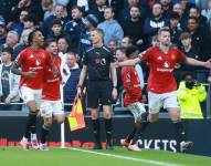 El jugado del Manchester United Matthijs de Ligt (R) durante el partido de la Premier League que han jugado Totttenham Hotspur y Manchester United, en Londres.