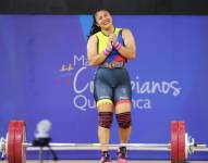 Bella Paredes consiguió medalla de bronce en el Campeonato Mundial de Pesas