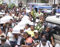 Los restos de los 4 menores asesinados fueron llevados hasta el cementerio Parque de la Paz.