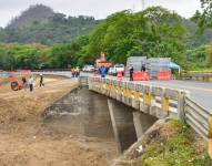 En Guayas, se mantiene interrumpido el paso en el sector del puente Churute, en la vía a Puerto Inca.