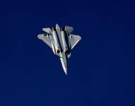 Una aeronave durante la décimo novena edición del Dubai Airshow 2025.