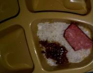 Foto de la ración alimenticia que recibió un preso de la Penitenciaría del Litoral.