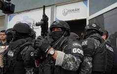 Cientos de policías intervinieron oficinas del Municipio de Durán.