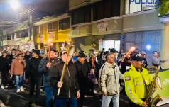 Marcha de antorchas a favor de la seguridad.