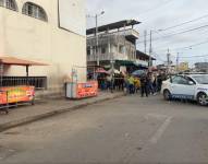 Foto del mercado de La Libertad, de Santa Elena, donde un hombre fue asesinado.