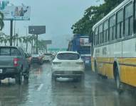 Tome medidas antes de salir de casa, como usar ropa fresca y cargar siempre el paraguas.