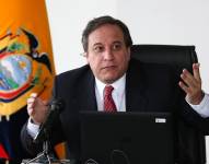 En la imagen, el ministro de Economía de Ecuador, Simón Cueva. EFE/José Jácome/Archivo