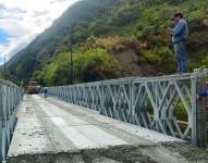 Trabajadores lograron terminar antes la colocación del puente tipo Bailey.