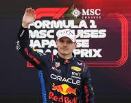 El piloto de Red Bull Racing Max Verstappen celebra la victoria del Gran Premio de Japón de Fórmula Uno en el Suzuka International Racing Course en Suzuka, Japón.