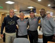 Esteban Paz, Santiago Jácome, Luis Zubeldía y Carlos Gruezo en el aeropuerto Mariscal Sucre