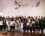 Asistentes de la IV Cumbre CELAC-UE posan en la foto oficial este domingo, en Santa Marta, Colombia.