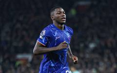 Chelsea de Moisés Caicedo cayó ante Newcastle.