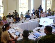 En el salón principal de la Gobernación del Guayas, se dio inicio al Concejo de Seguridad Provincial, liderado por el gobernador del Guayas, Humberto Plaza, y contó con la presencia de varias autoridades, entre ellos Aquiles Alvarez de Guayaquil, Marcela Aquiñaga, prefecta y John Reimberg, ministro del interior.