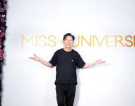 Foto de Nawat Itsaragrisil en el Miss Universe.