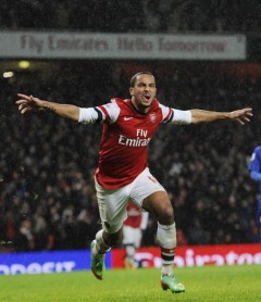 Arsenal salva el liderato con Manchester City y Chelsea al acecho