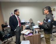 Foto del juez Humberto Maximiliano B.H, detenido esta mañana en la Unidad Judicial Penal Norte 1 de Guayaquil.
