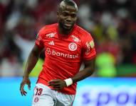 Enner Valencia en un partido contra el Inter de Porto Alegre