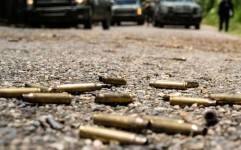 En la escena del crimen, agentes de Criminalística levantaron al menos 18 vainas percutidas de calibre 9 milímetros y una bala deformada.