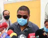 Padre de Debanhi Escobar dando declaraciones a la prensa.