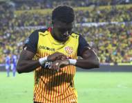 Michael Carcelén festeja el gol sobre Emelec que le dio el empate 1-1 a Barcelona SC en el Clásico del Astillero de la primera etapa.