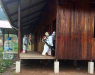 Fumigación para erradicar el dengue.