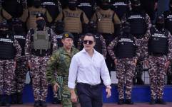 En los patios del Cuartel Modelo y con la presencia del presidente Daniel Noboa, se realizó la entrega de chalecos e insumos al cuerpo de seguridad y vigilancia penitenciaria.