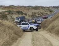 Imagen de una camioneta de la Policía Nacional por el doble asesinato en Anconcito, Santa Elena.