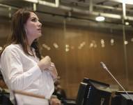 La asambleísta Ana Galarza en su curul.
