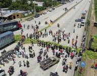 Al menos tres carreteras en El Oro fueron cerradas este lunes 11 de abril.