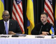 El secretario de Defensa de EE.UU., Lloyd Austin, habla junto al presidente de Ucrania, Volodímir Zelenski, durante la séptima reunión del Grupo de Contacto para la Defensa de Ucrania en la base aérea de Ramstein, en Alemania, este 6 de septiembre de 2024.