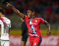 Madison Julio celebra un gol con El Nacional