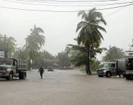 Miembros de la Marina recorren las zonas afectadas por un huracán, en San Blas, estado de Nayarit (México). Imagen de archivo.