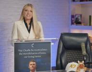 Captura de video cedida por la organización sin ánimo de lucro Turning Point USA de la esposa del comentarista conservador Charlie Kirk, Erika, durante una declaración este viernes, en Phoenix (EE. UU.).