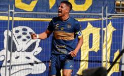 Álvaro Madrid celebra un gol con el Everton chileno