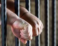 Imagen referencial de un hombre en prisión.