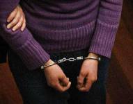 Imagen referencial de una mujer detenida.