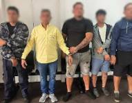 Imagen de los cinco detenidos por el secuestro de un vendedor ambulante en el suroeste de Guayaquil.