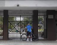 En la imagen se muestra la entrada principal del cementerio Central de Envigado, de donde desapareció el cadáver de Junior Roldán, alias JR, en Envigado, en Colombia.