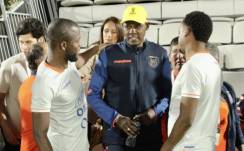 Enner Valencia junto a Agustín Delgado.