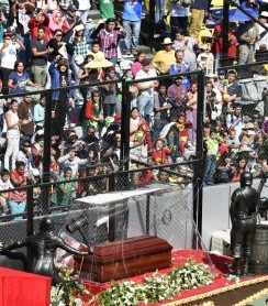 Así se vivió el funeral del gran 'Chespirito' en el estadio Azteca de México