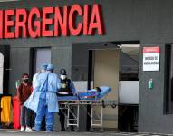 Vista de la entrada de la unidad de emergencia con pacientes covid-19 en Quito, en una fotografía de archivo. EFE/José Jácome Foto: EFE