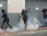 Imagen referencial de periodistas en medio de una protesta, tomado de un medio de comunicación de Perú.