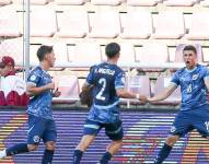 Jugadores paraguayos celebrando el triunfo por 2-1.